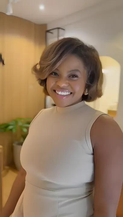 Dana welcoming you into the studio