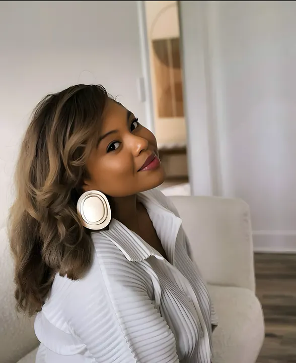 Silky, pressed hair in the studio lounge